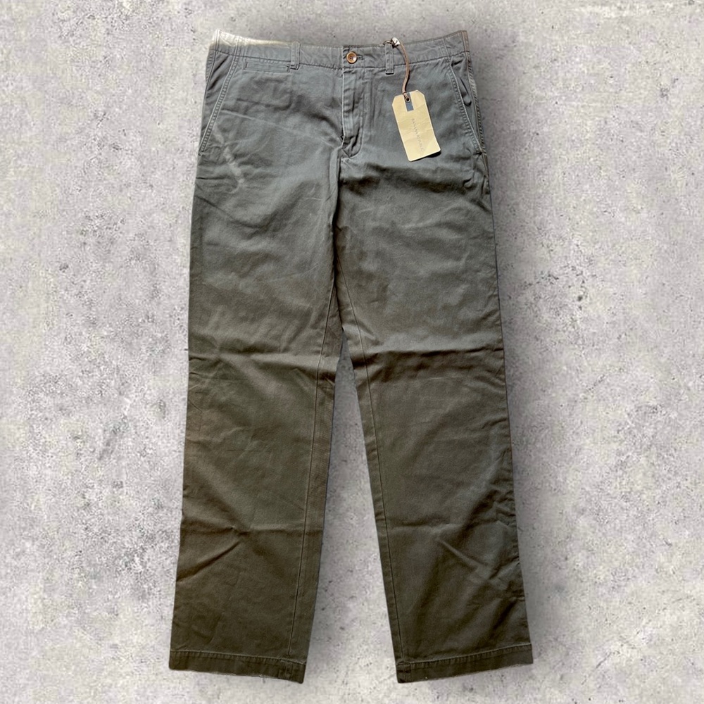 NWT Banana Republic Relaxes Fit Chinos Dark Grey 
Size 33/34